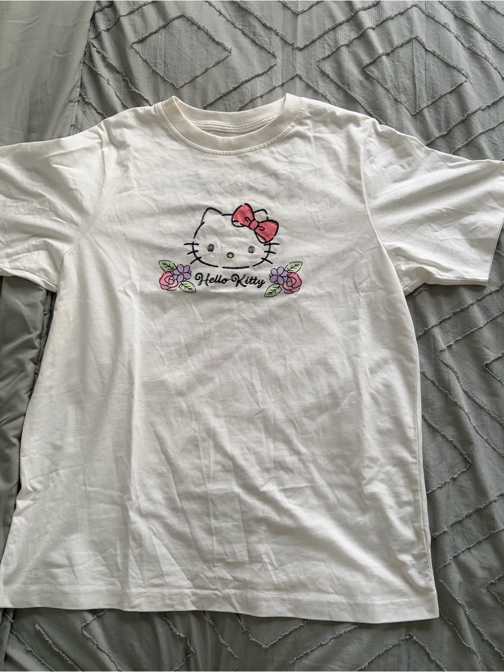 Primark White Hello Kitty Oversized Tee with Pink Bow and Floral Accents